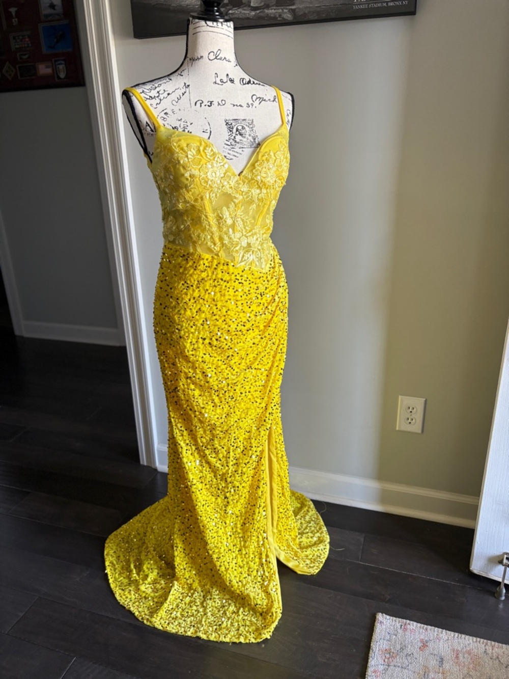 Yellow Lace & Sequin Evening Gown - Elegant Spaghetti Strap Dress size 6
